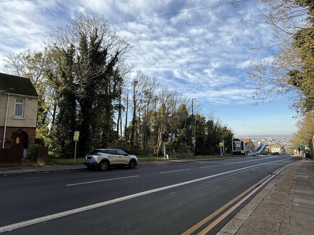 Lot: 75 - FREEHOLD SITE WITH POTENTIAL AND ADVERTISING HOARDING INCOME - Frontage of land with Advertising Hoardings